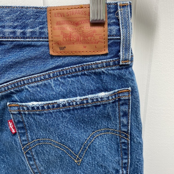 LEVIS STRAIGHT HIGH RISE JEANS - Size 26/30 - EUC - Picture 5 of 8